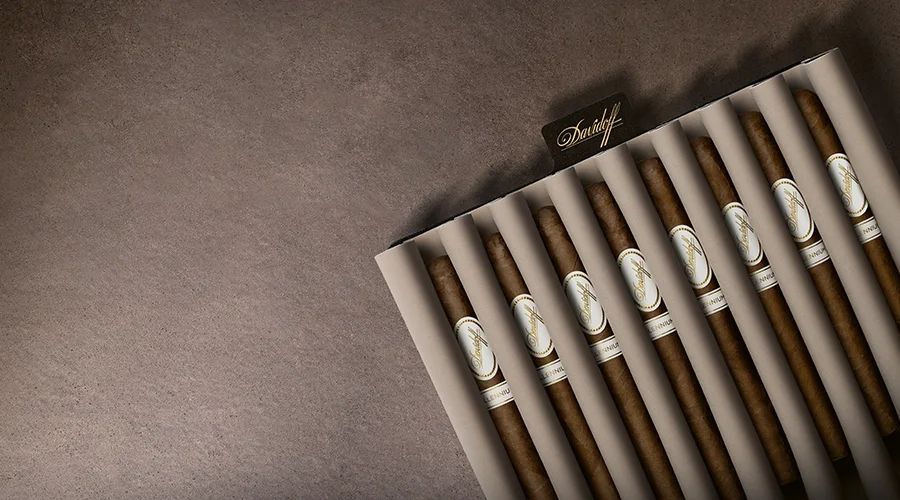 Cigar tray of the Davidoff Travel Humidor Urban with cigars inside.